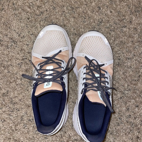 On Running On Clouds - Picture 4 of 5